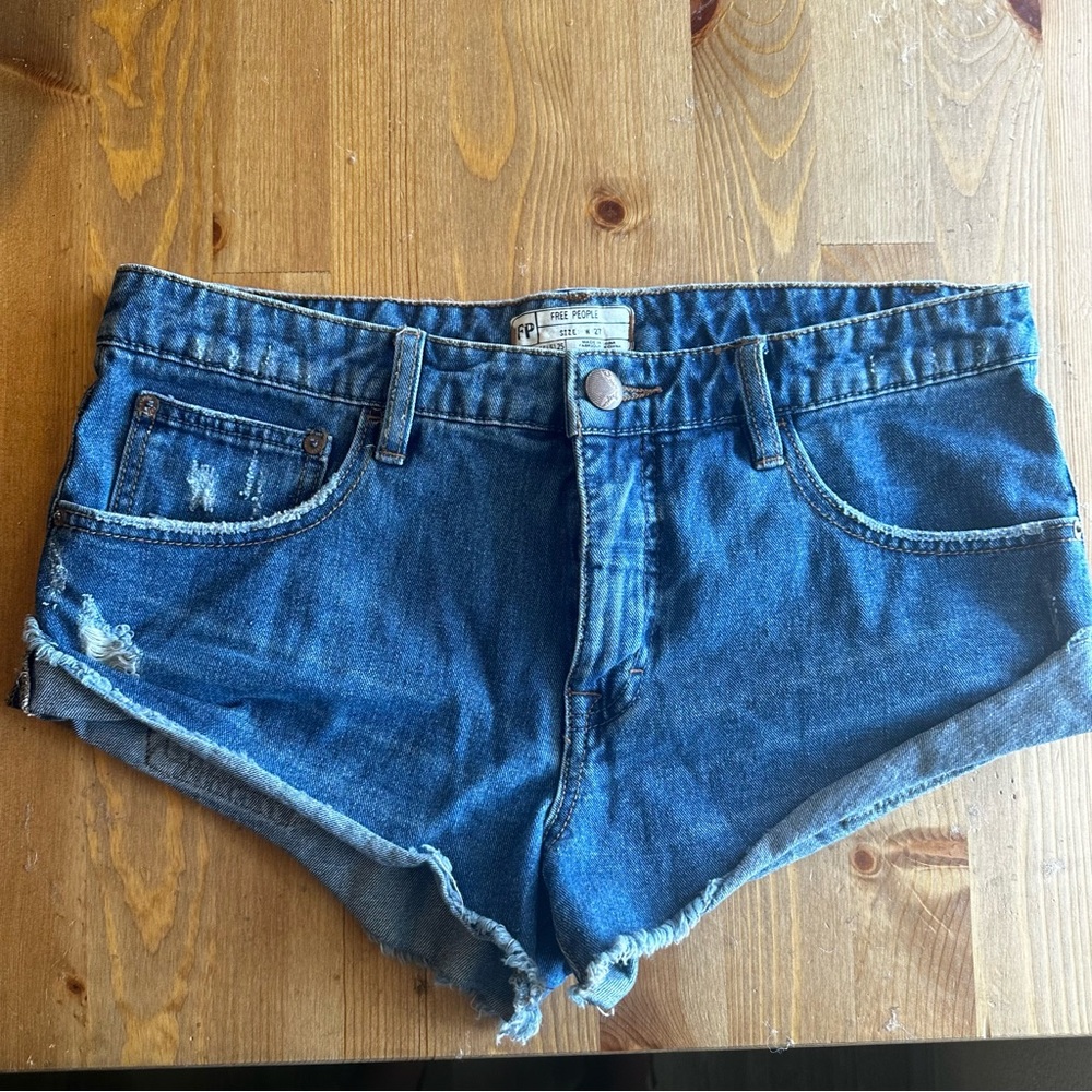 Free People Distressed Denim Shorts❤️